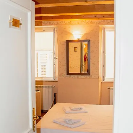 Capitelli Otel *