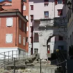 Capitelli Отель Триест