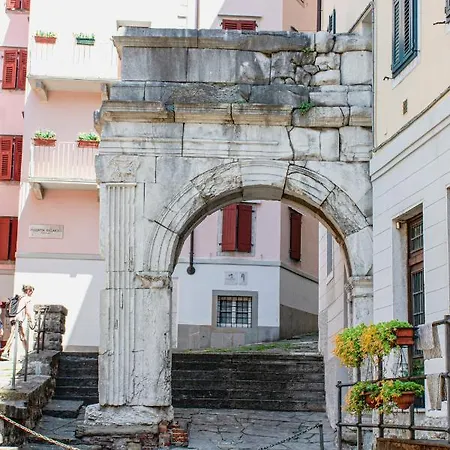 Capitelli Ξενοδοχείο *